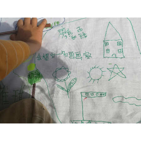 公司組織關(guān)愛留守兒童公益活動(dòng)照片